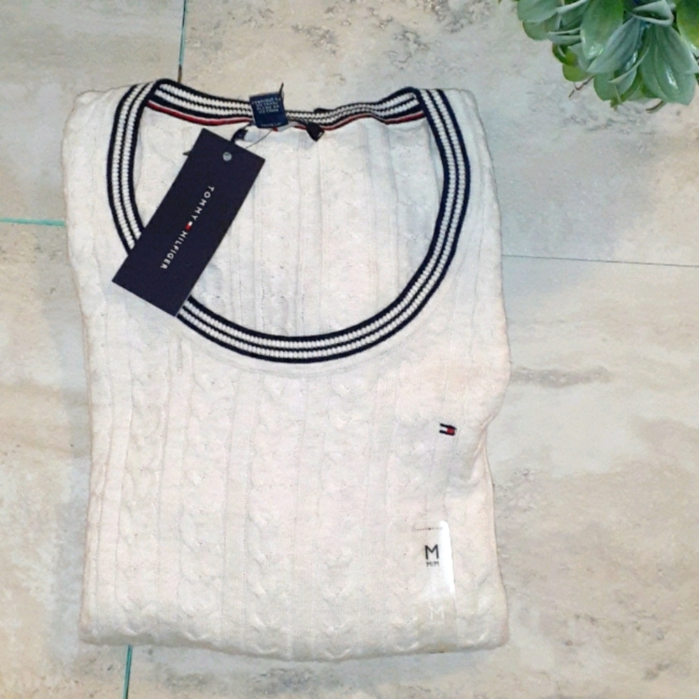 Tommy Hilfiger women's Scoop neck sweater